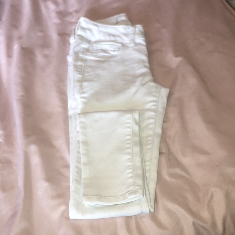 White skinny jeans